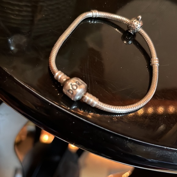 Pandora starter charm bracelet. Comes with one charm BEAUTIFUL BRACELET - Picture 4 of 10